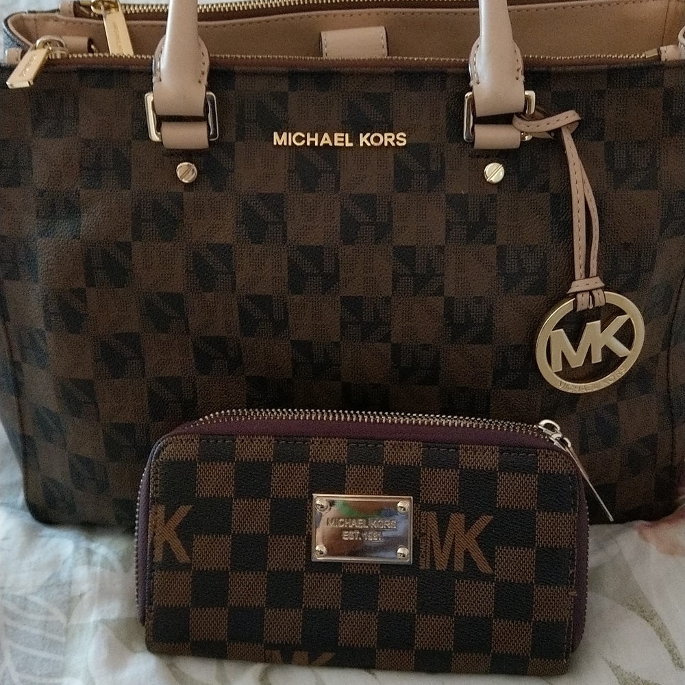 Micheal Kors handbag and wallet set